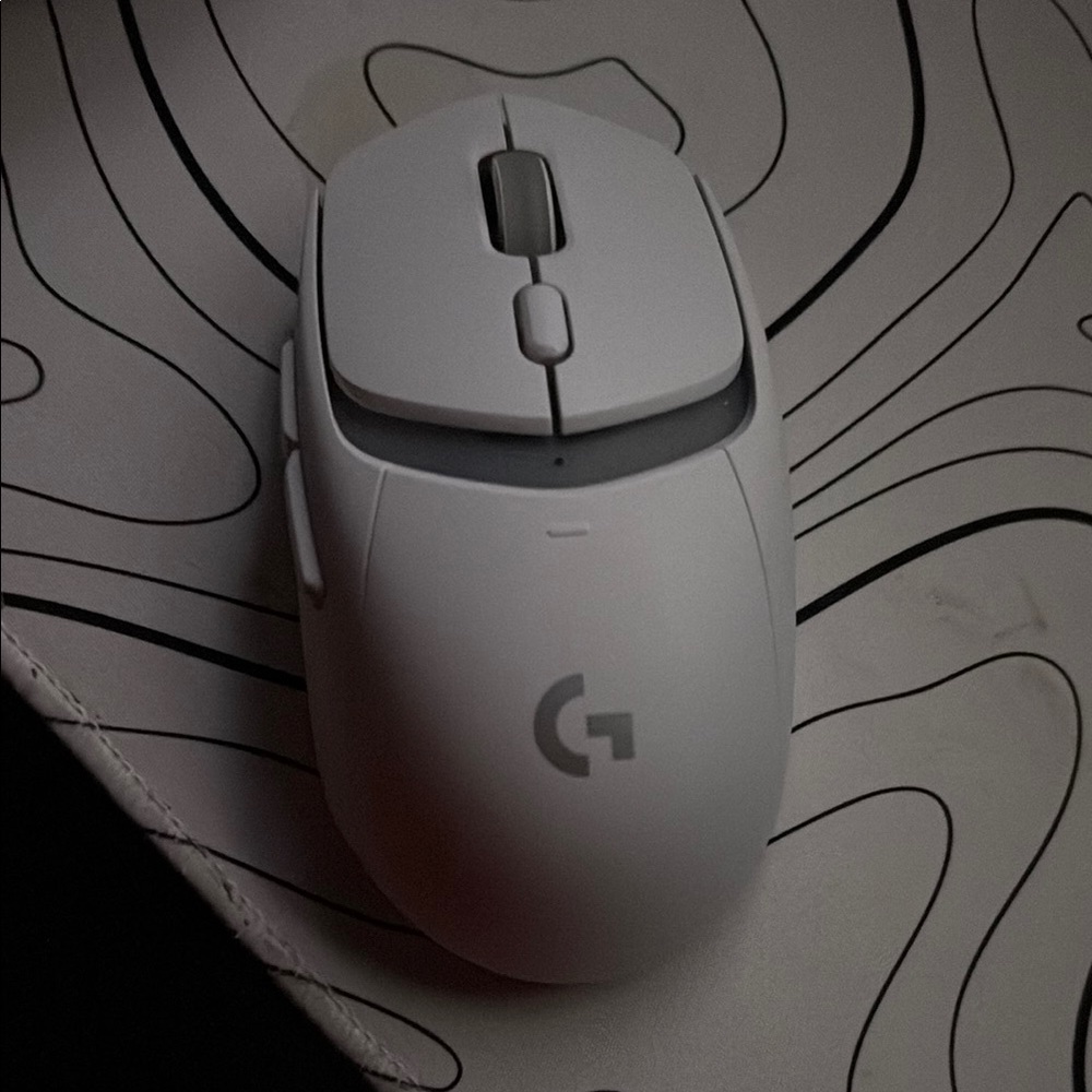 Logitech White Ergonomic Wireless Mouse